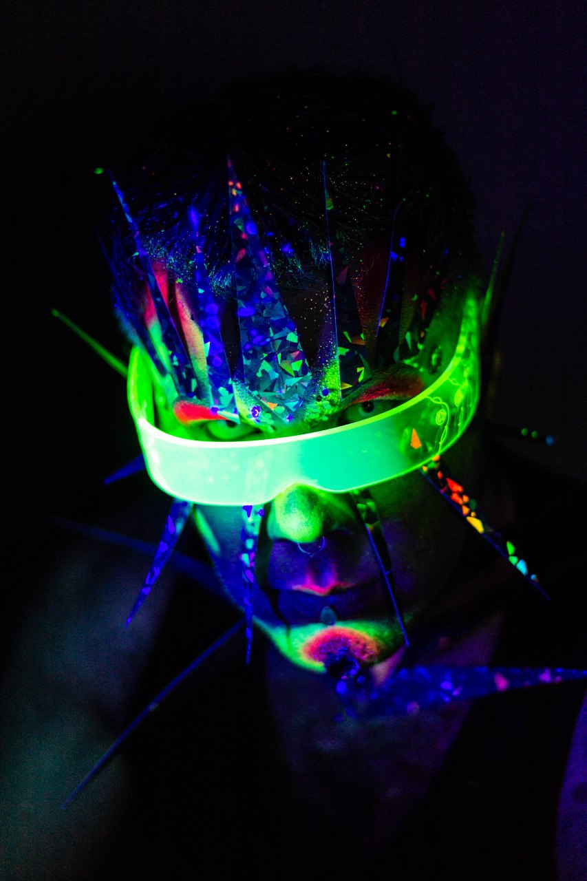 Neon Rave Party - Look Art Studio | Academia de maquillaje ...